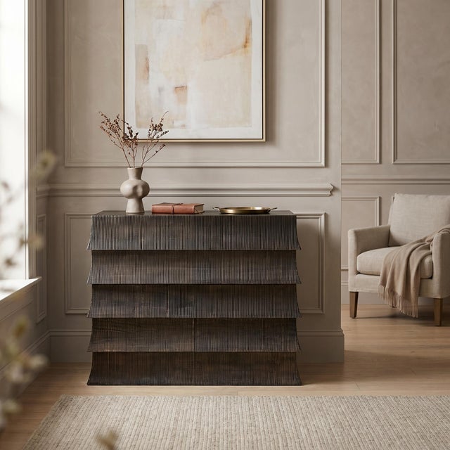 Ruffled carvings inspired by the dresses worn by flappers in the 1930s elevate the 5-drawer Eva dresser far above the...