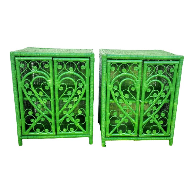 Vintage Customized Bright Kelly Green Fiddle Fern Head Wicker Nightstands End Tables- a Pair For Sale
