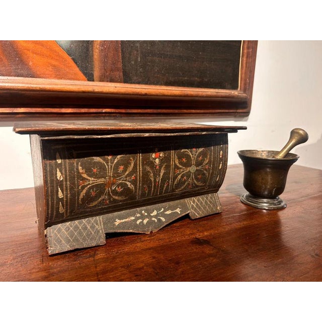 Tuscan Chest in Lacquered and Decorated Wood For Sale - Image 5 of 7