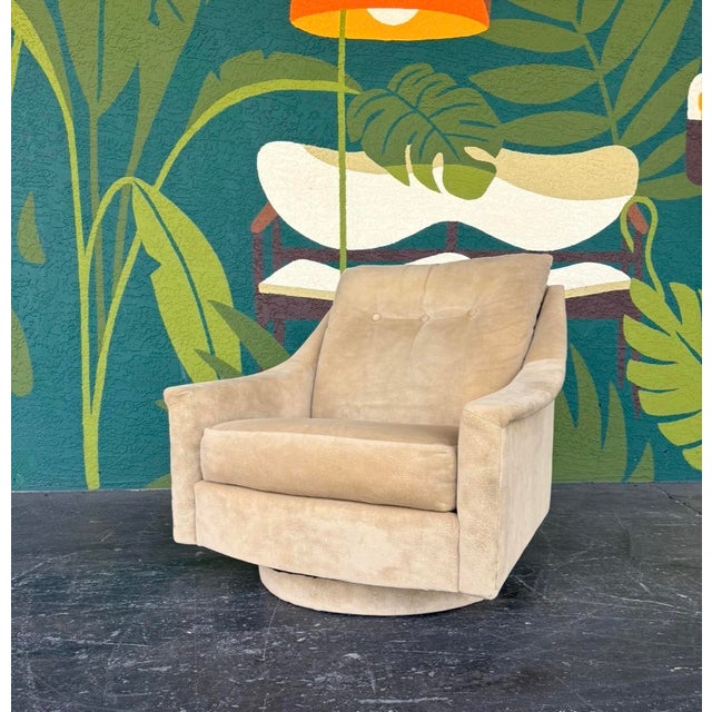 Mid-Century Modern Mid Century Swivel Club Chair in the Style of Milo Baughman For Sale - Image 3 of 14
