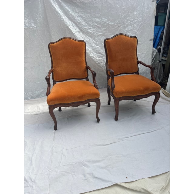 Italian Pair of 18th Century Italian Walnut Upholstered Arm Chairs For Sale - Image 3 of 11