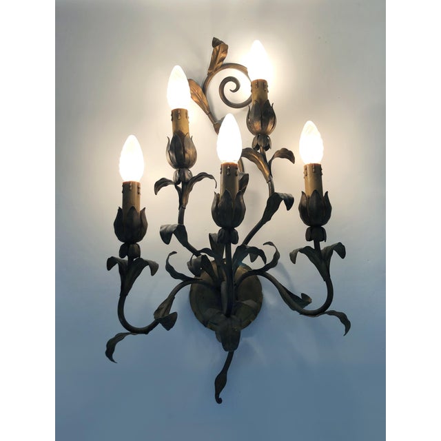 Large pair of Italian foliage flower wall lights with 5 arms of lights in gold metal. 50s 60s Large pair of very charming...