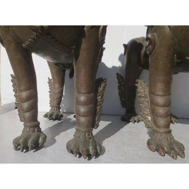 Late 18th Century Antique 18th-19th Century Nepali Bronze Temple Lions - A Pair of 2 For Sale - Image 5 of 16