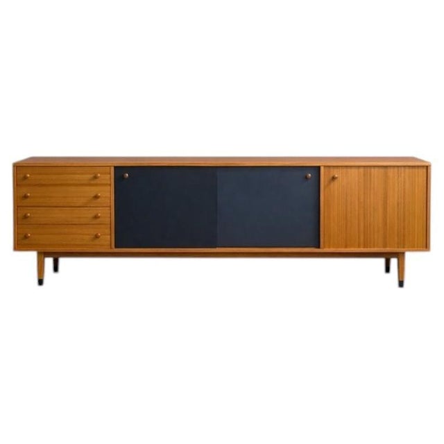 Light Wood Sideboard with Contrasting Black Panels, 1975 For Sale - Image 6 of 6
