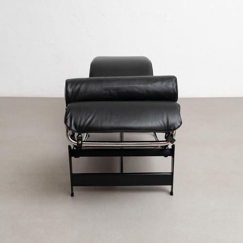 4 Chaise Longue by Le Corbusier for Cassina For Sale - Image 14 of 17