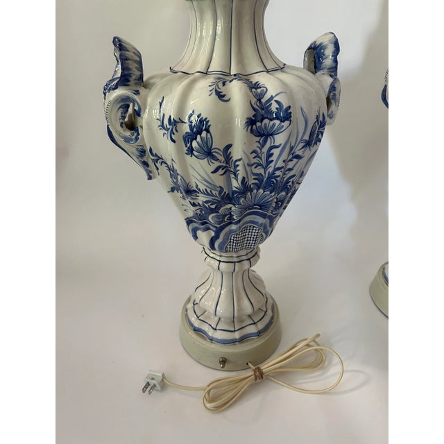 Delft Pair of Late 19th Century Large Dutch Delftware Urn Lamps For Sale - Image 4 of 8