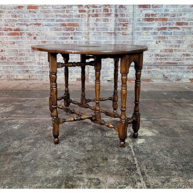 19th Century English Drop Leaf Oak Round Gateleg Table For Sale - Image 4 of 10
