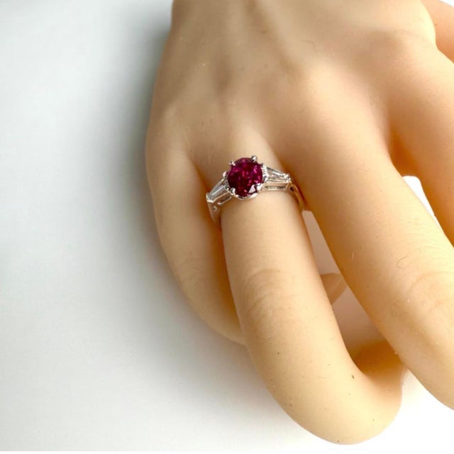 Platinum Gia Certified 2.09 Carat Ruby and Diamond Cocktail Ring, Size 5 For Sale In New York - Image 6 of 8