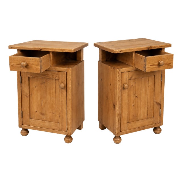 Victorian English Pine Bedside Cabinets with Drawer & Cupboard, 1880s, Set of 2 For Sale
