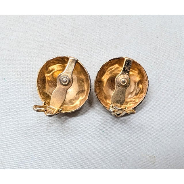 Vintage 1960s Signed Napier Goldtone Round Domed Foliate Clip Earrings-2 Pieces For Sale In Philadelphia - Image 6 of 7