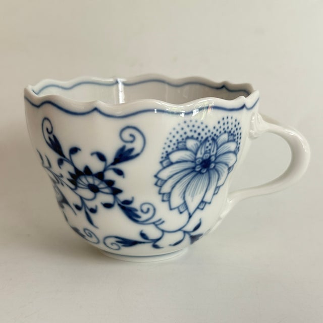 1990s Neuer Auschnitt Onion Pattern Coffee Cup from Meissen, 1990s For Sale - Image 5 of 5