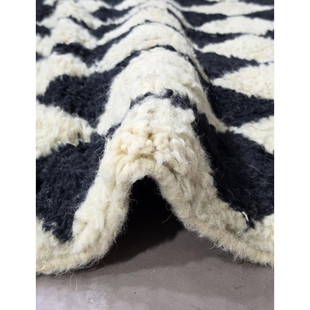 Black & Ivory Checkered Moroccan Rug – Handmade Modern Berber Wool Carpet This striking handmade Moroccan rug features a...