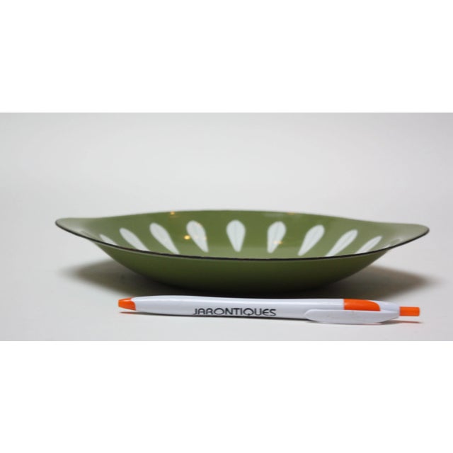 Mid-Century Modern Green Lotus Enamel 'Scampi' Dish by Arne Clausen for Cathrineholm For Sale - Image 3 of 8