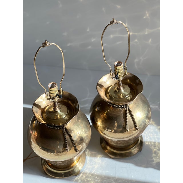 Metal Pair of 1970s Italian Hand Hammered Brass Table Lamps With Twisted Rope Detail Mid Century - Hollywood Regency For Sale - Image 7 of 10