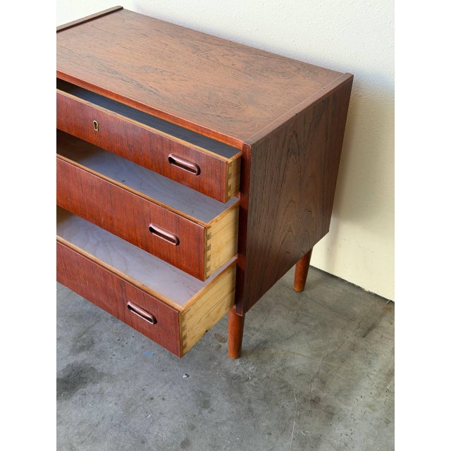 1960s 1960s Mid Century Danish Teak 3 Drawer Chest – Vintage Scandinavian Small Dresser on Tapered Legs For Sale - Image 5 of 10