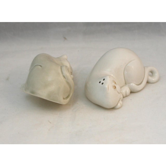 1970s Fitz & Floyd Cat Nap Nesting Ceramic White and Beige Salt & Pepper Shakers For Sale - Image 9 of 10