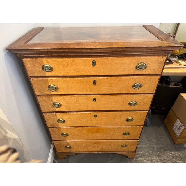 Wood 19th Century American Antique Tiger Maple Chest of Drawers For Sale - Image 7 of 9