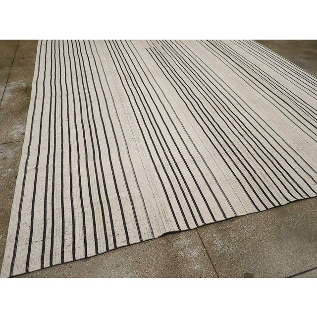 Galerie Shabab Collection Mid-20th Century Turkish Flatweave Large Room Size Rug For Sale In New York - Image 6 of 8