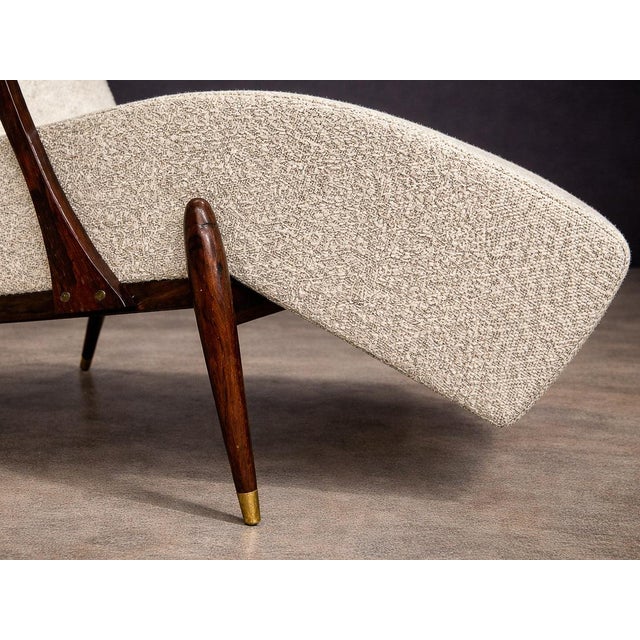 Wood Brazilian Modern Chaise Lounge in Rosewood & Bouclé, Attributed to Liceu De Artes E Ofícios, Brazil, 1960s For Sale - Image 7 of 11