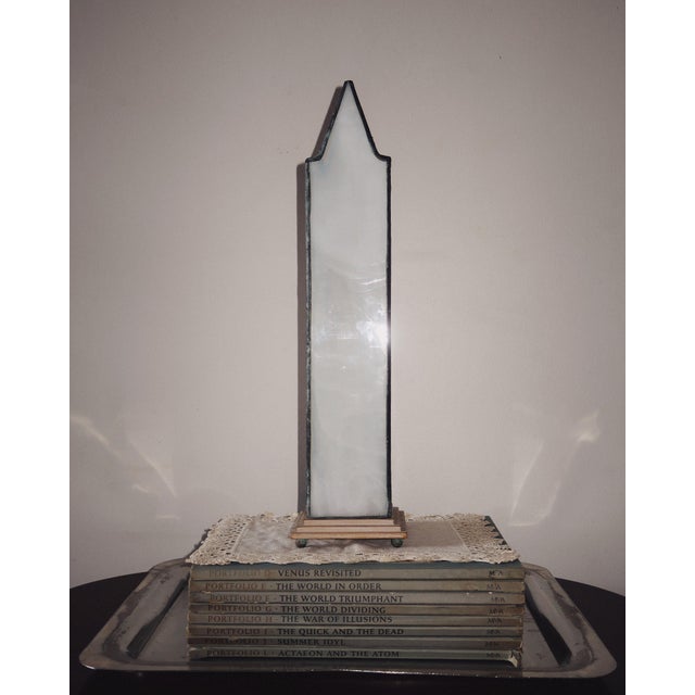 Contemporary Late 20th Century Architectural Leaded Glass Obelisk Table Lamp For Sale - Image 3 of 8