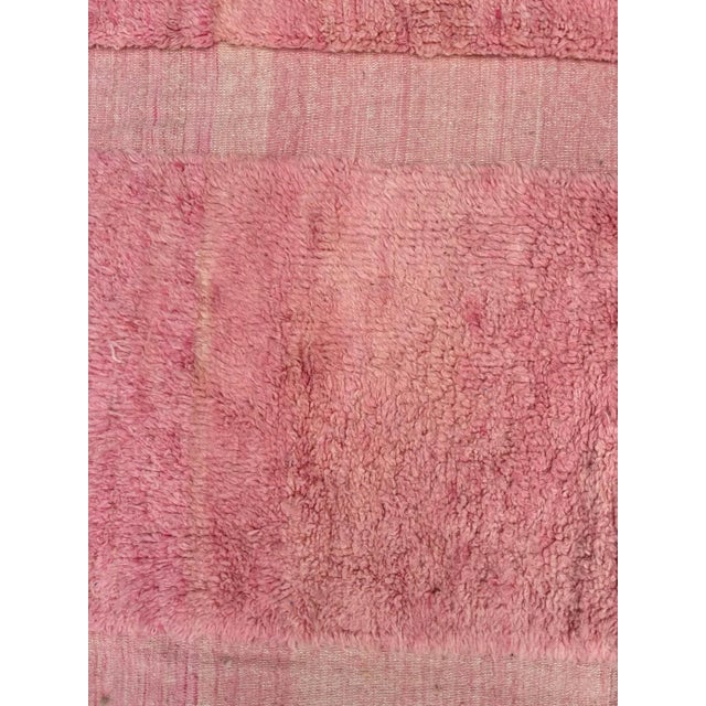 Material : Organic Wool of sheep Type : Moroccan Rug Region : The high Atlas of Morocco Manufacturing: By hand Walla...