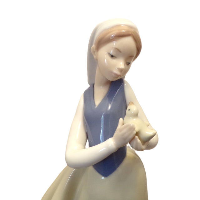 Lladro 1990s Lladro Nao Large (11 Inch) Figurine, "Girl With Bird", or "Feathered Friend", #1264 For Sale - Image 4 of 7