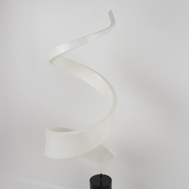 Plastic Kinetic Lucite Plexiglass Obelisk Sculpture, circa 1970 For Sale - Image 7 of 12