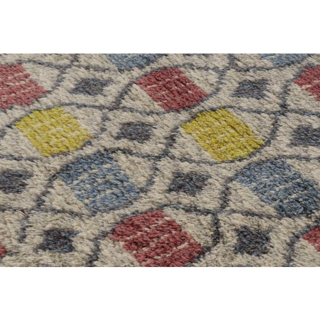 1960s Vintage Swedish Rya Rug, Beige With Colorful Scandinavian Geometry - Rug & Kilim For Sale - Image 5 of 7