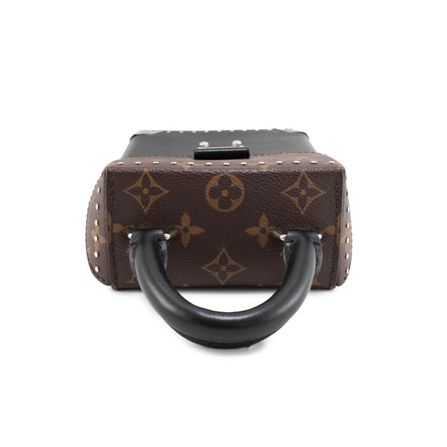 Louis Vuitton Louis Vuitton Monogram Canvas Black Leather Silver Hardware Camera Box Bag For Sale - Image 4 of 11