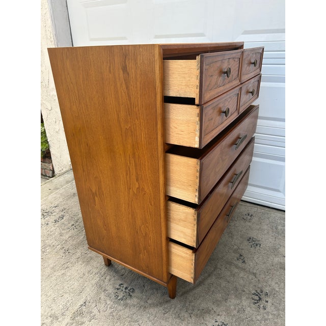 Mid 20th Century Heritage Mid Century Modern Walnut 7 Drawer Chest of Drawers/Dresser... For Sale - Image 5 of 12