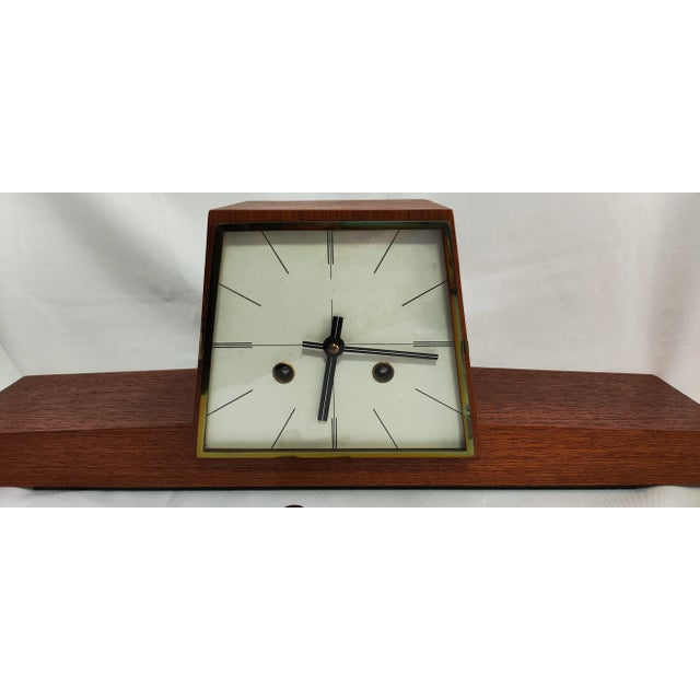 This high-quality Franz Hermle & Sons table clock dates from 1965 and is in a great vintage state. Typical, elegant, and...