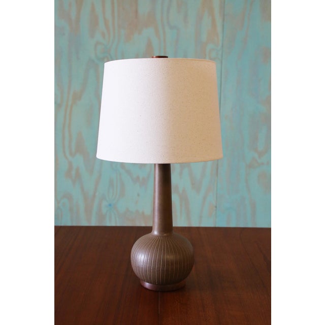 A highly collectable 1960s lamp designed by Jane and Gordon Martz of Marshall Studios in Veedersburg Indiana. These lamps...