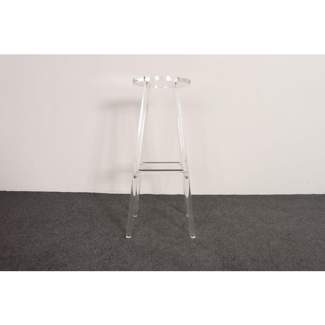 Charles Hollis Jones Single Vintage American Hollywood Regency Style Lucite Bar Stool For Sale - Image 4 of 18