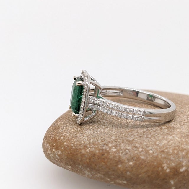 Split Shank Emerald Ring With a Natural Diamond Halo: Solid 14k Gold, 8×6mm, Size 6.75 For Sale - Image 4 of 8