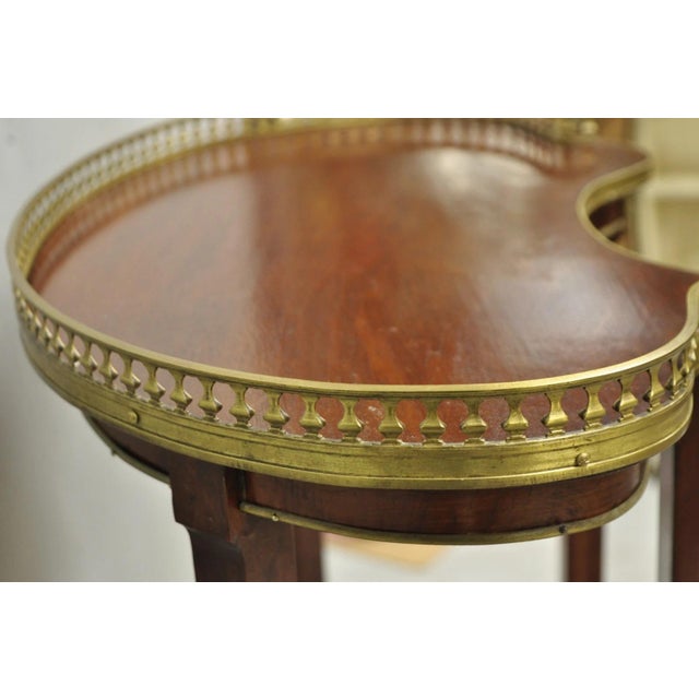 Wood Vintage French Louis XV Style Mahogany Kidney Bean Side Table W/ Bronze Ormolu For Sale - Image 7 of 15