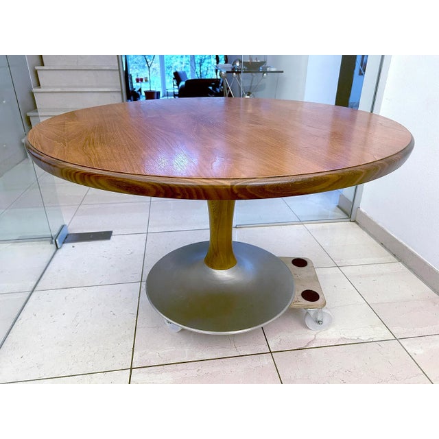 Vintage Tulip base table featuring a table top veneered in teak and hazelnut wood - Very high quality workmanship, very...