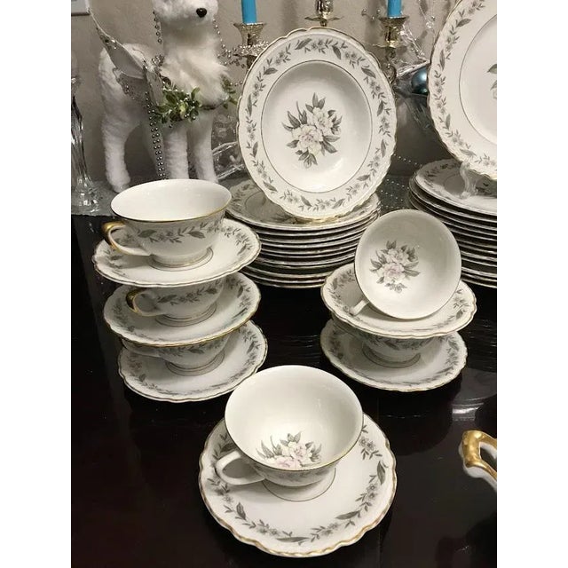 1940s Vintage Fleur De Blanc Gardenia Dinnerware Set by Royal Jackson, Service for Twelve- 72 Pieces For Sale - Image 5 of 13