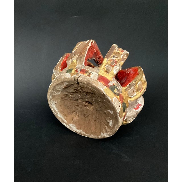 18th Century Baroque Spanish Religious Crown in Carved Polychrome and Gilt Wood For Sale - Image 6 of 8