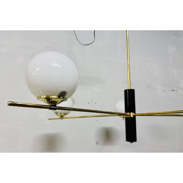 Suspension chandelier with 5 white opal spheres facing upwards. Up to 250V (Europe/UK Standard).The wiring of this item...