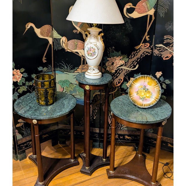 1990s Bombay Company Mahogany & Green Marble Console + Side Tables (4‑Piece Set) For Sale - Image 4 of 10