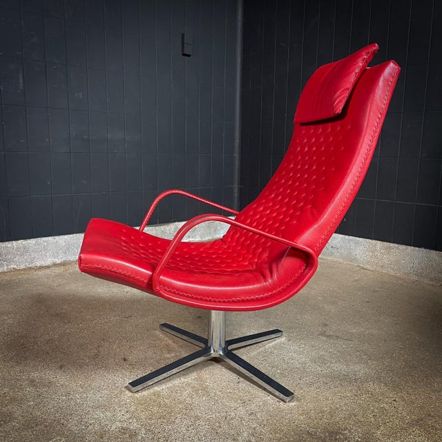 This Sede DS-51 armchair was designed and introduced in 1971. The armchair is made of red leather and comes with the...