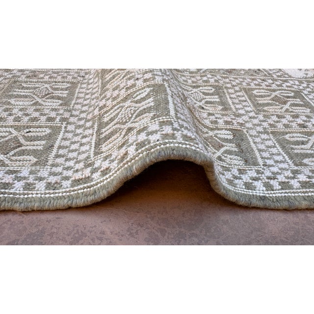 Mid-Century Modern Moroccan Kilim Rug - 9.7 X 5.7 Ft For Sale In Cleveland - Image 6 of 9