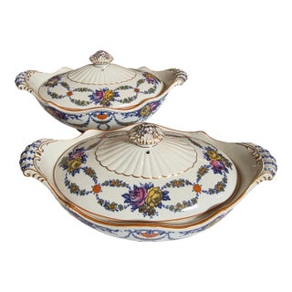Pair of Wedgwood Tureens Grosvenor Pattern For Sale