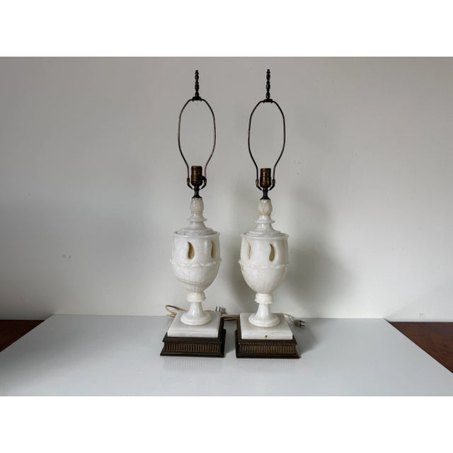 1950s Italian Hollywood Regency Neoclassical Carved Alabaster Table Lamps – A Pair For Sale - Image 4 of 12