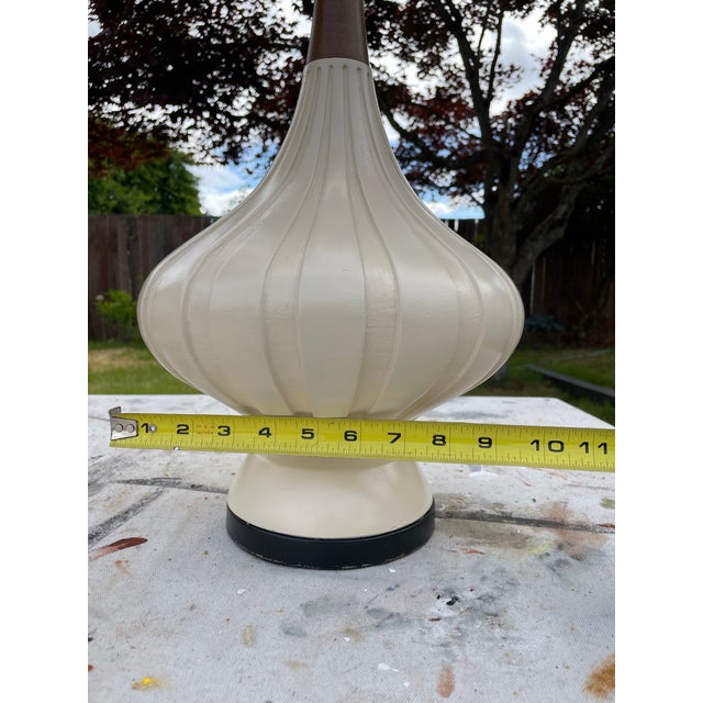 1990s Mid-Century Modern Elongated Fortune Lamp Co. Teardrop Table Lamp in Walnut & Porcelain - A Pair For Sale In Seattle - Image 6 of 9