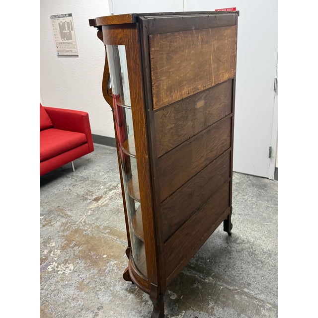 Brown Victorian Quarter-Sawn Tiger Oak Curved Glass Curio, Antique For Sale - Image 8 of 12