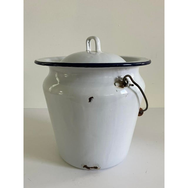 Antique White Enamelware Lidded Pail With Wooden Handle, Early 1900s For Sale - Image 4 of 7