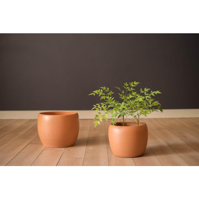 Mid-Century Modern Mid Century Modern California Terra Cotta Planter Pot by Gainey Ceramics For Sale - Image 3 of 10