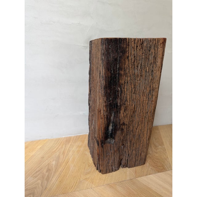 Primitive industrial column with an aged steel top