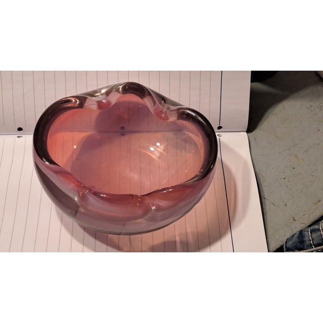Pink 1950s Vintage Hand Blown Opalescent Pink Ashtray/Trinket Dish Styled After Murano For Sale - Image 8 of 10